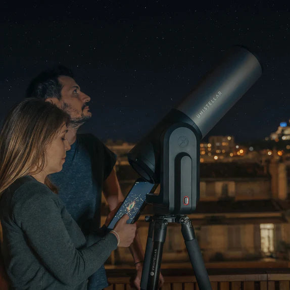 couple star gazes from the city with Unistellar eQuinox 2 smart telescope and connected app